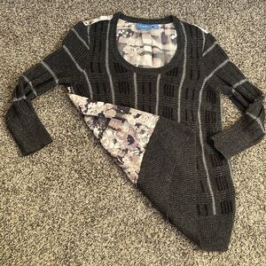 Womens sweater Simply Vera Vera Wang Gray Pink sparkle Sweater pretty back Large